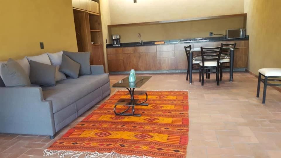 تيبوزتلان Hostal Villa Quieta المظهر الخارجي الصورة